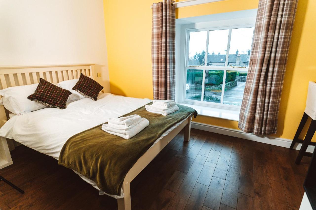 Peak District, The Greyhound Inn, Warslow Circa 1750 Экстерьер фото