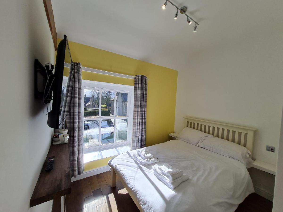 Peak District, The Greyhound Inn, Warslow Circa 1750 Экстерьер фото