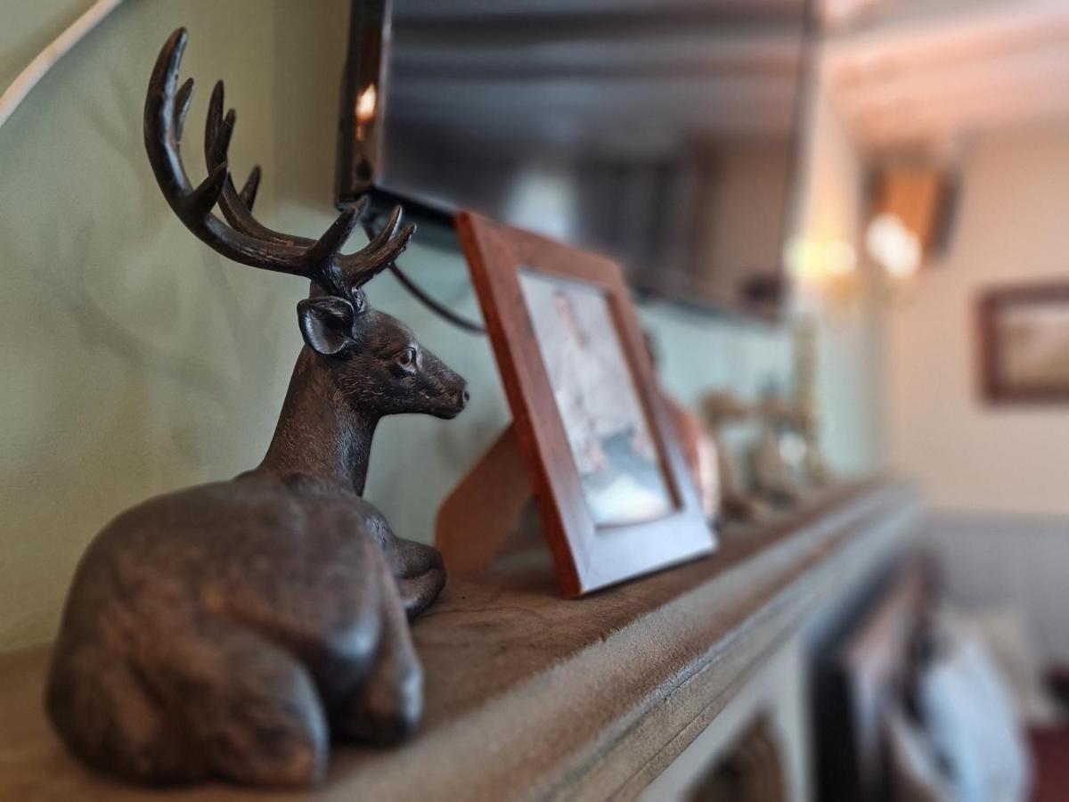 Peak District, The Greyhound Inn, Warslow Circa 1750 Экстерьер фото