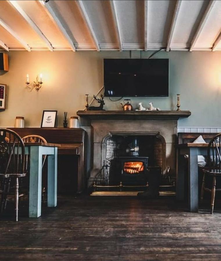 Peak District, The Greyhound Inn, Warslow Circa 1750 Экстерьер фото