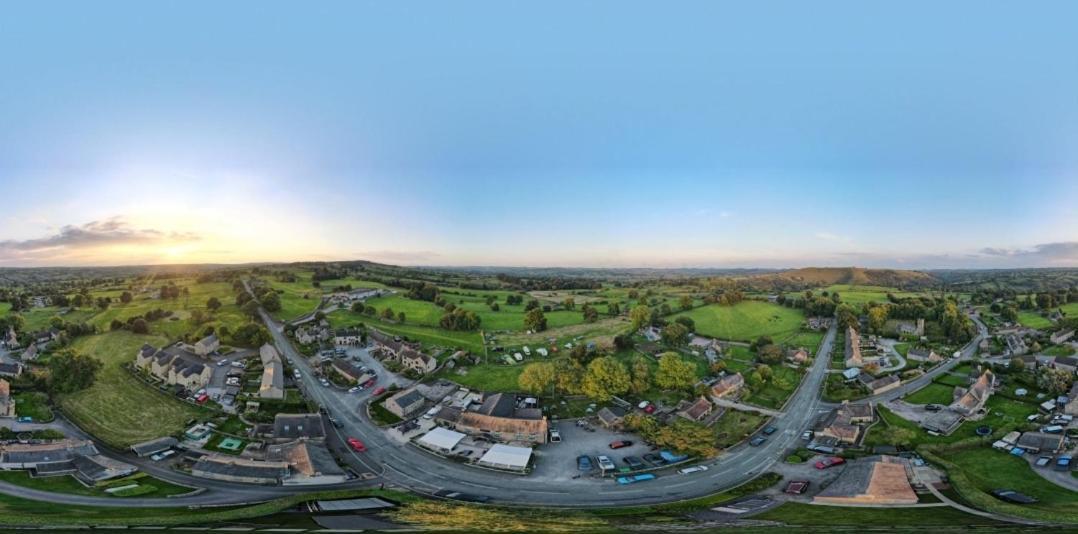 Peak District, The Greyhound Inn, Warslow Circa 1750 Экстерьер фото