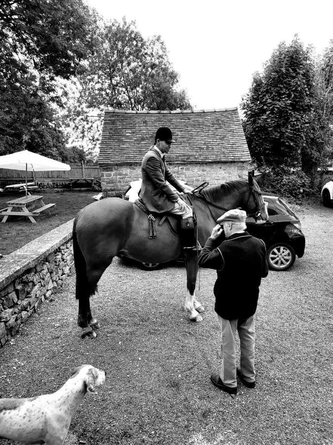 Peak District, The Greyhound Inn, Warslow Circa 1750 Экстерьер фото