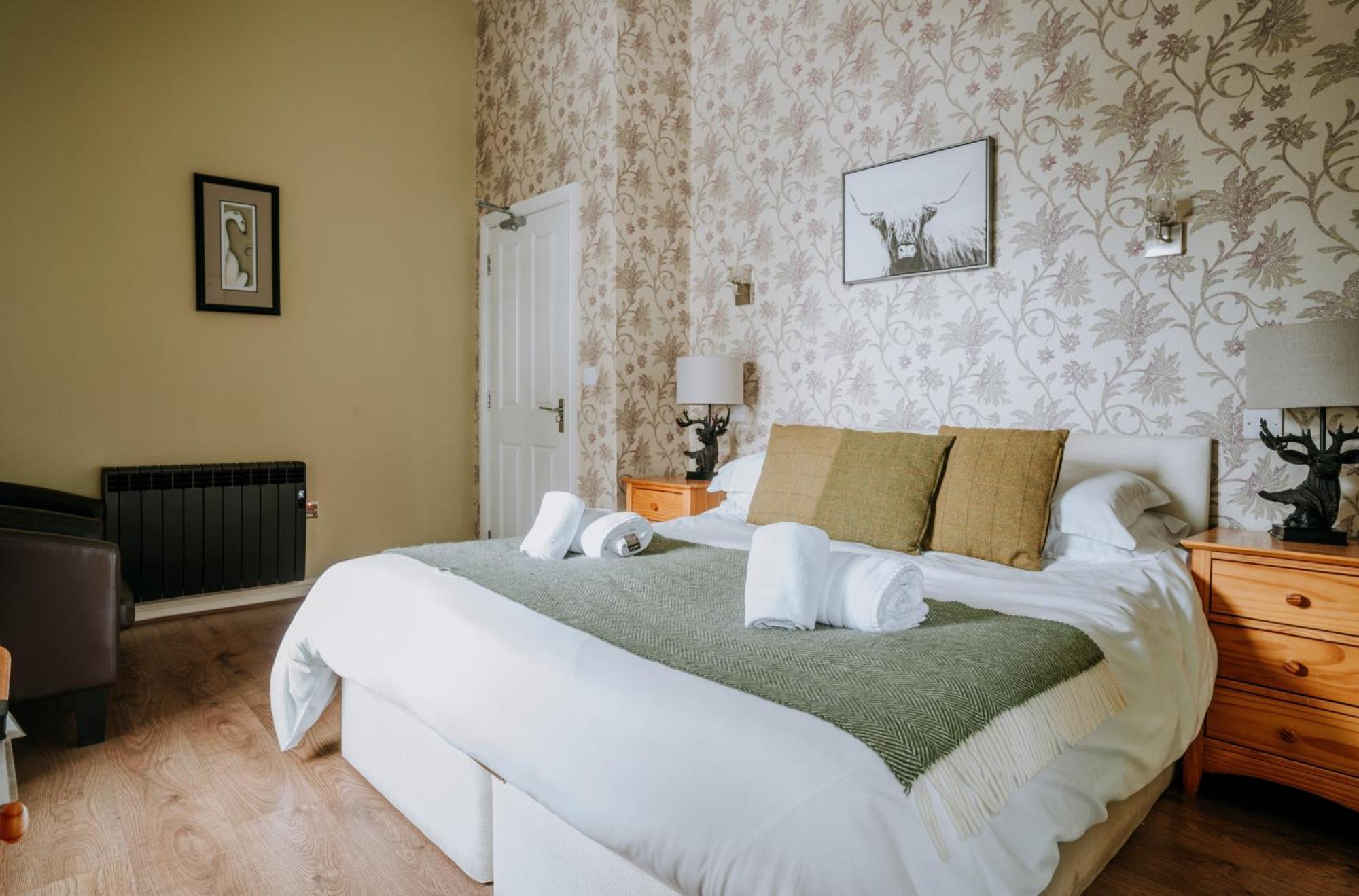 Peak District, The Greyhound Inn, Warslow Circa 1750 Экстерьер фото