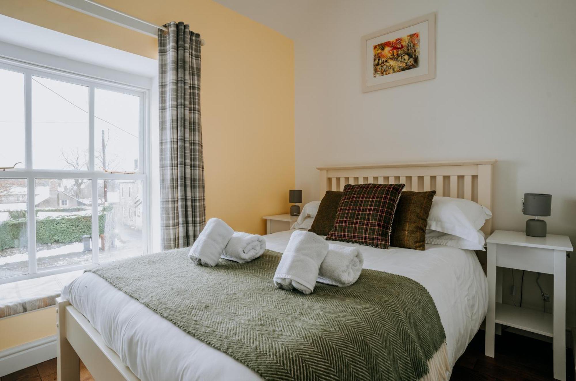 Peak District, The Greyhound Inn, Warslow Circa 1750 Экстерьер фото